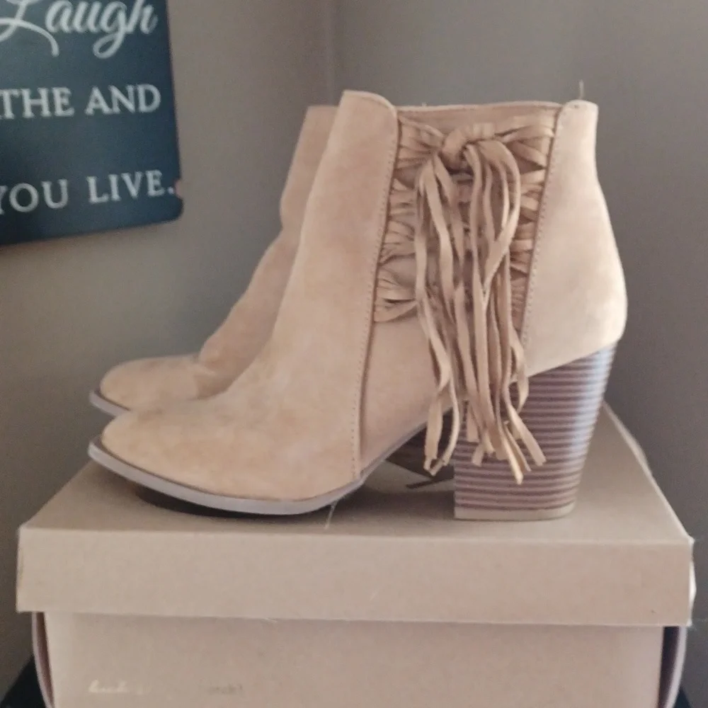 Charlotte Russe tan suede boots - Picture 3 of 6